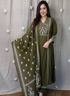 Green embroidered v neck  cotton kurta trouser dupatta set 1