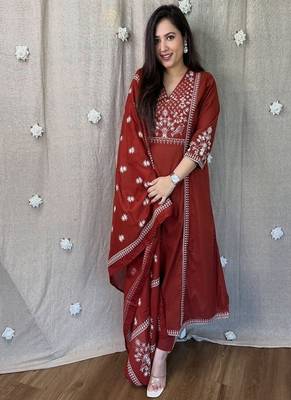 Red embroidered v neck  cotton kurta trouser dupatta set 2