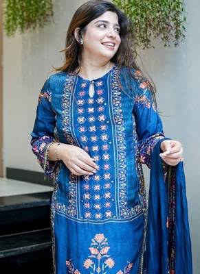 blue embroidered round neck muslin kurta trouser dupatta set 4