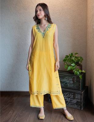 Yellow chanderi mirrorwork embroidered kurta set with dupatta 2