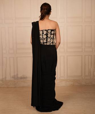 Black embroidered crepe saree 2