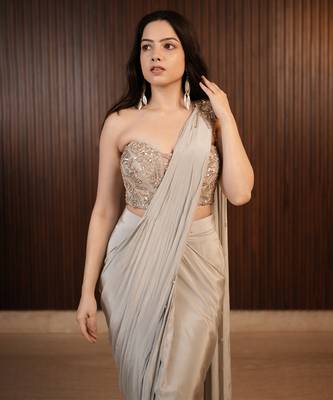 Silver embroidered crepe saree 3