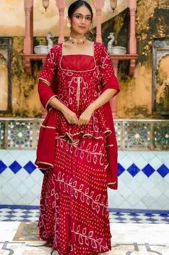 RED CHIFFON BHANDHINI SKIRT AND KURTA AND DUPATTA