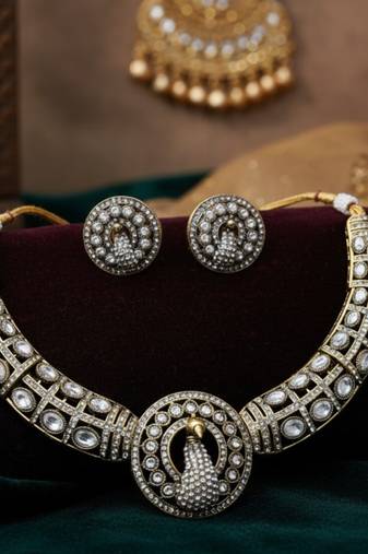 Peacock Heritage Choker Set