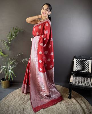 maroon soft silk blend floral motifs banarasi saree 2