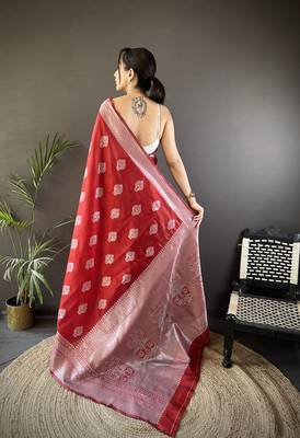 maroon soft silk blend floral motifs banarasi saree 3