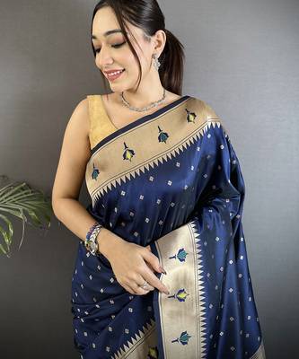 dark blue soft lichi silk blend peacock & floral motifs jacquard kanchipuram saree 4