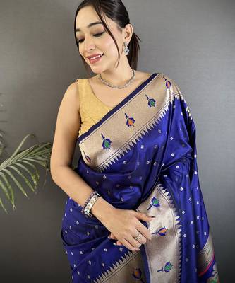 royal blue soft lichi silk blend peacock & floral motifs jacquard kanchipuram saree 4