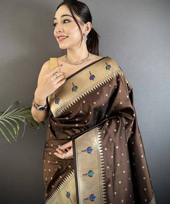 brown soft lichi silk blend peacock & floral motifs jacquard kanchipuram saree 4