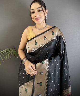 black soft lichi silk blend peacock & floral motifs jacquard kanchipuram saree 4