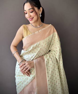 beige soft lichi silk blend jacquard butti zari weaving paithani saree 4