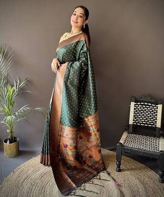 green soft lichi silk blend jacquard butti zari weaving paithani saree 2