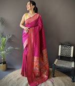 rani pink soft lichi silk blend jacquard butti zari weaving paithani saree