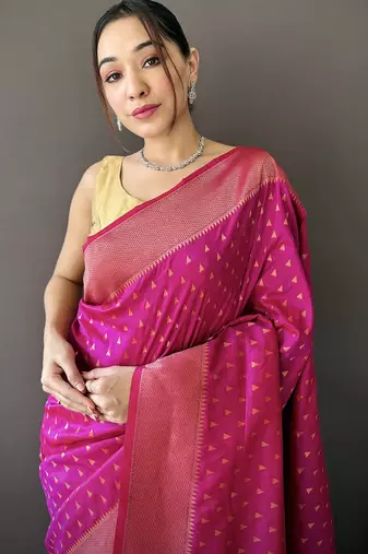 rani pink soft lichi silk blend jacquard butti zari weaving paithani saree