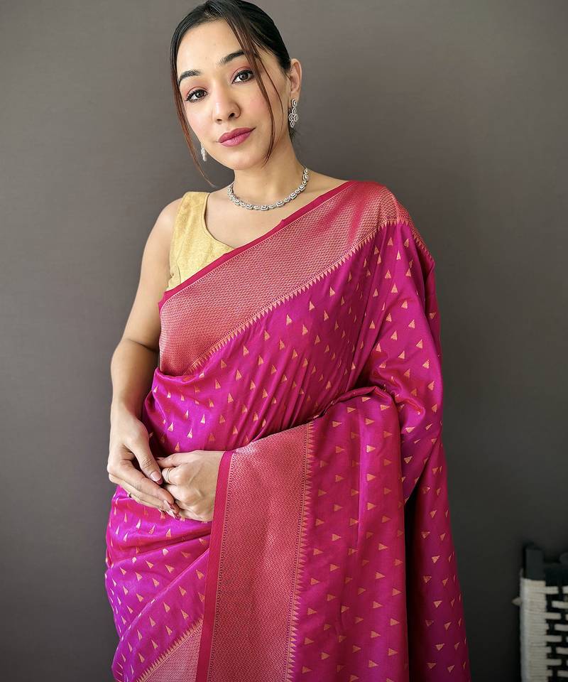 rani pink soft lichi silk blend jacquard butti zari weaving paithani saree