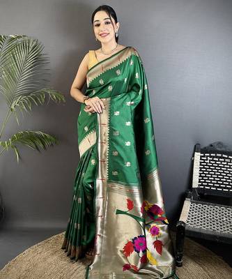 green soft silk blend peacock & floral zari motifs kanchipuram saree 1