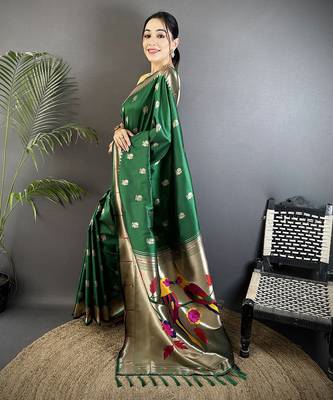 green soft silk blend peacock & floral zari motifs kanchipuram saree 2