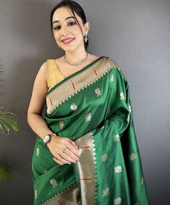 green soft silk blend peacock & floral zari motifs kanchipuram saree 4
