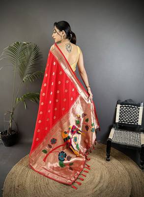 red soft silk blend peacock & floral zari motifs kanchipuram saree 4