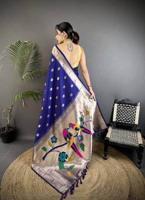 royal blue soft silk blend peacock & floral zari motifs kanchipuram saree 3