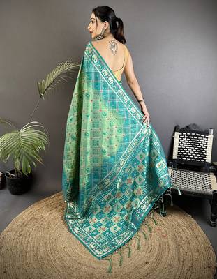 tuquoise soft silk blend geomatric zari woven patola saree 3