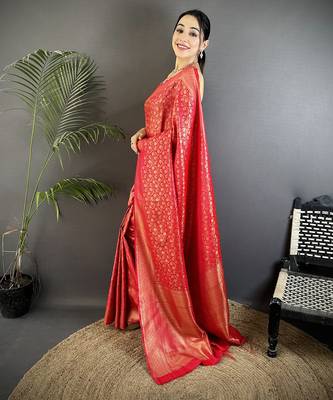 red soft satin silk blend floral & paisley motifs banarasi saree 2