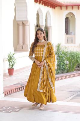 Yellow sequins Zari embroidered Kurti with dupatta 4