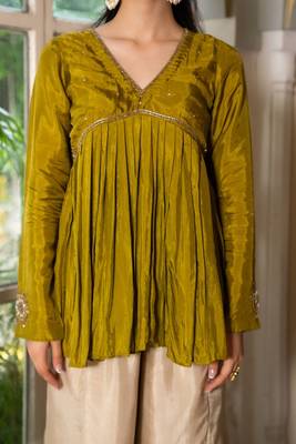 Green hand work upada silk kurta and off white silk palazzo 3