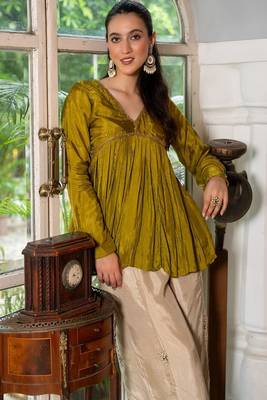 Green hand work upada silk kurta and off white silk palazzo 4