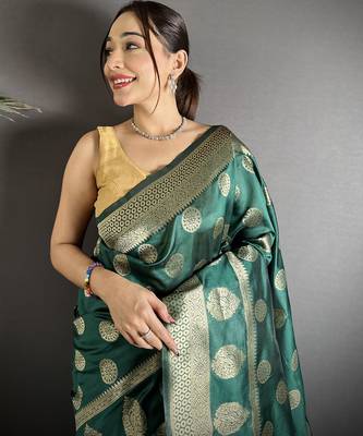green soft banarasi silk blend green jacquard weaving saree with unstitched blouse 3