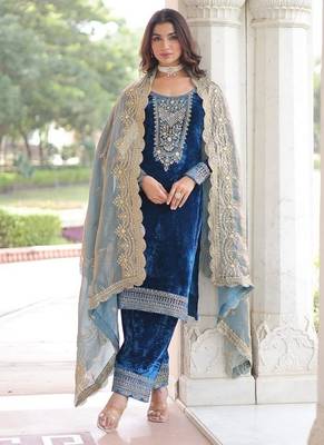 Teal zari & sequins embroidered velvet kurta bottom & dupatta 2
