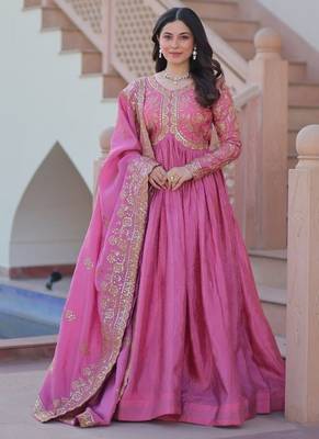 Pink zari & sequins embroidered gold-crush Gown & dupatta 1