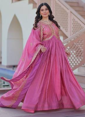Pink zari & sequins embroidered gold-crush Gown & dupatta 2