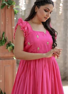 Pink zari & sequins embroidered dola silk Gown 4
