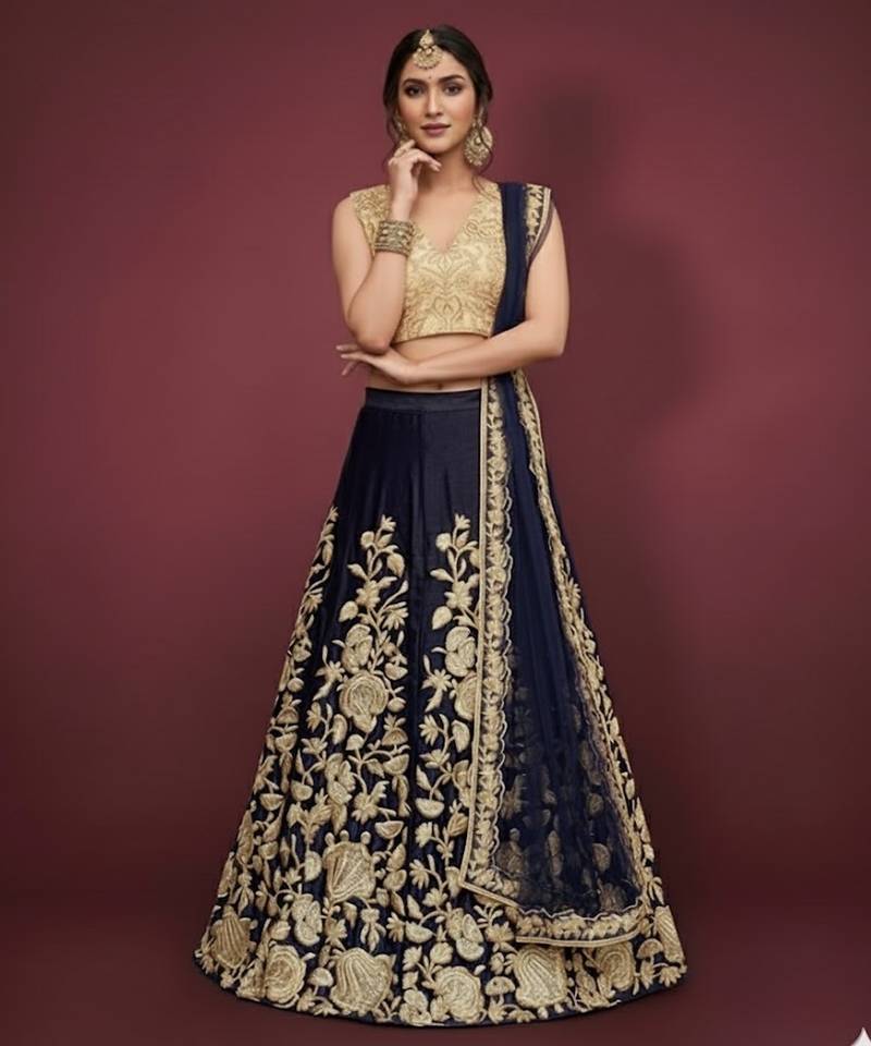 NAVY BLUE ZARI DORI & SEQUINS EMBROIDERED VELVET FESTIVE BRIDAL WEDDING & PARTY WEAR SEMI STITCHED LEHENGA CHOLI