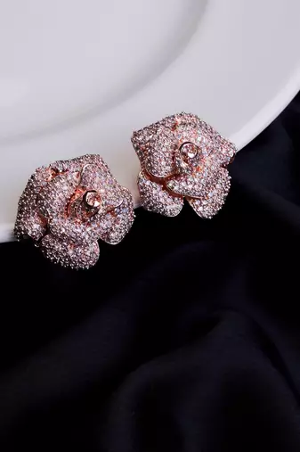 Majesty floral shining studs in rose gold