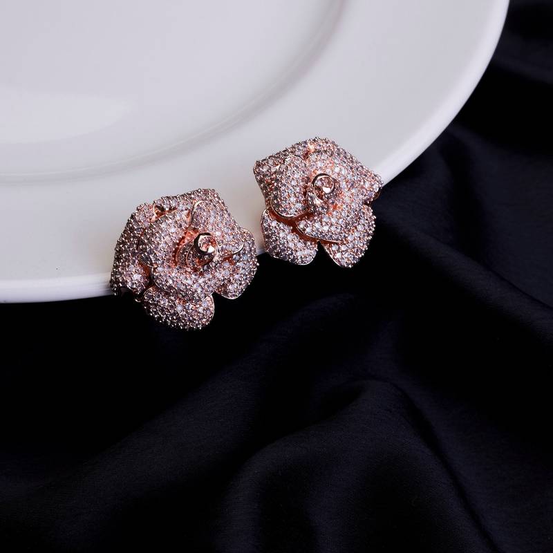 Majesty floral shining studs in rose gold