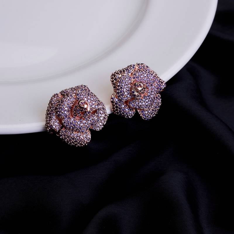 Majesty floral shining studs in rose gold