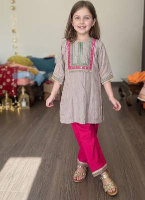 Grey embroidered silk kurta set 1