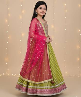 Green embroidered cotton lehenga set 3