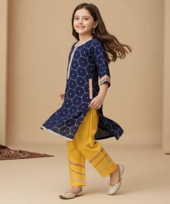 Blue embroidered silk kurta set 2