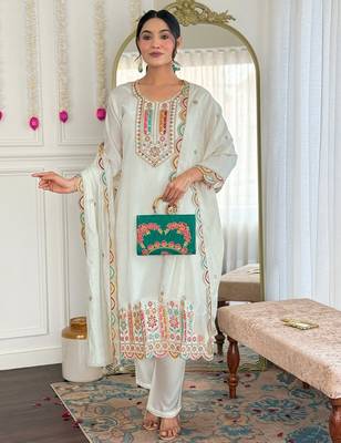 White embroidered kurta set with dupatta 1