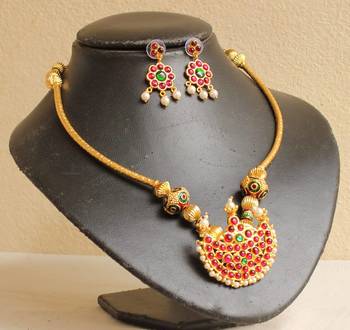 Lovely Kemp Green Temple Necklace Set 1