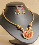 Lovely Kemp Green Temple Necklace Set