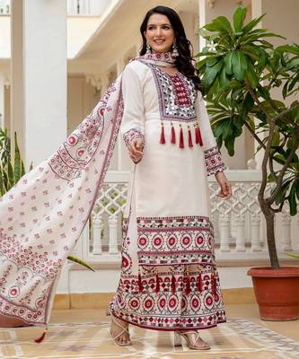 Muslin off white printed kurta set with dupatta 1