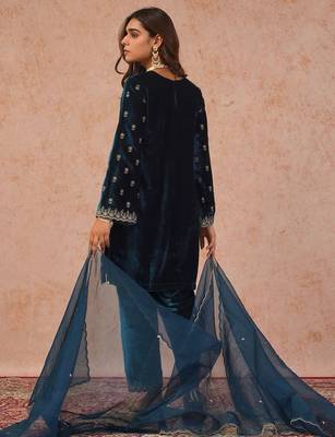 Teal blue velvet  kurta set with intricate embroidery work 2