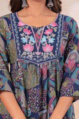 Blue women embroiderd printed cotton kurta with trousers & with dupatta 3