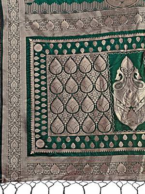 green color woven art silk blend saree with blouse 4
