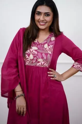 pink embroidered cotton kurta pant with dupatta