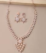 Elegant rose necklace